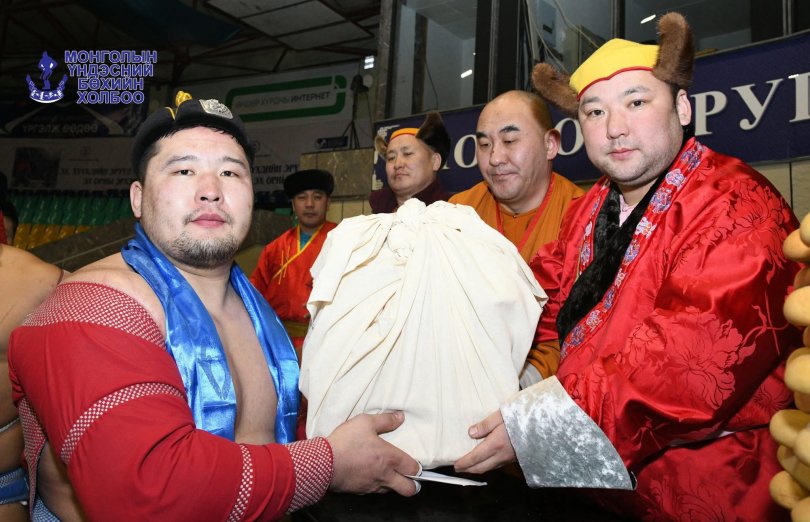 “Майдар бурхны авшиг” барилдаанд аймгийн хурц арслан Д.Алтанцоож түрүүлэв