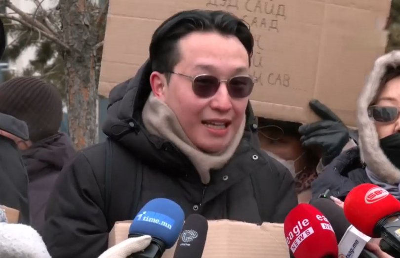 Иргэд Засгийн газрыг огцруулахыг шаардаж, бүлгүүдэд шаардлага өгөв