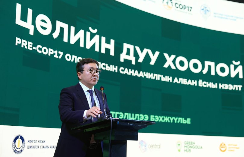 Ж.Сандагсүрэн Ерөнхийлөгчид зөвлөж байна